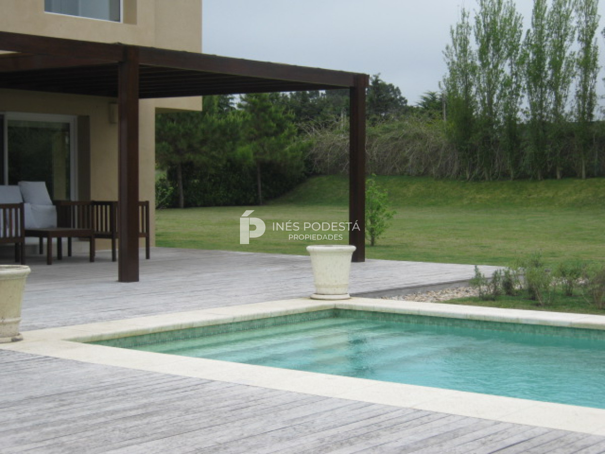 Casa ID.4321 - Rincón del Indio a 200 mts del  mar, 4 dorm y dep. de servicio