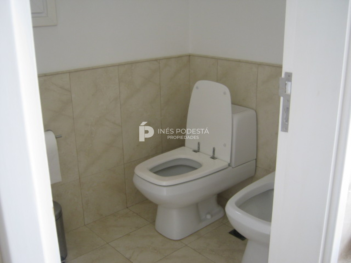 Casa ID.4321 - Rincón del Indio a 200 mts del  mar, 4 dorm y dep. de servicio