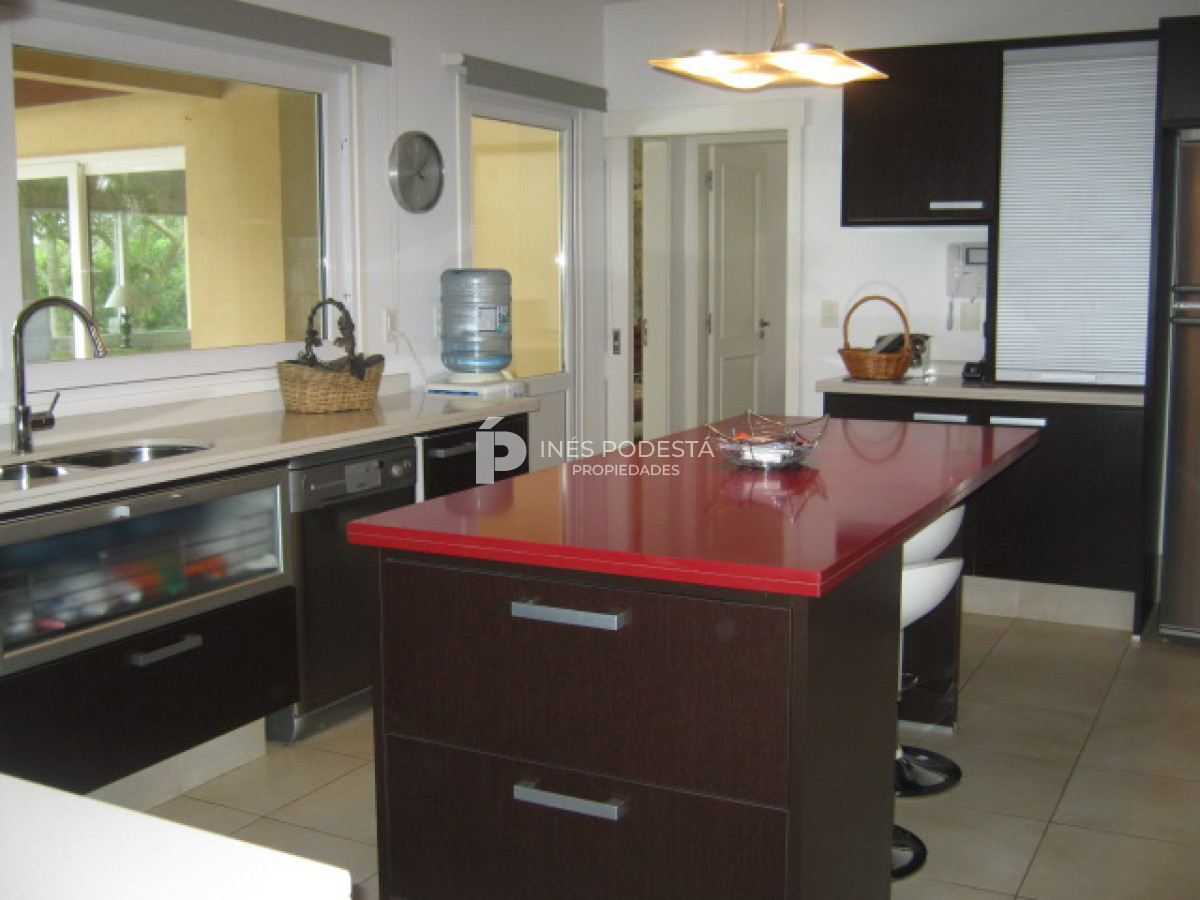 Casa ID.4321 - Rincón del Indio a 200 mts del  mar, 4 dorm y dep. de servicio