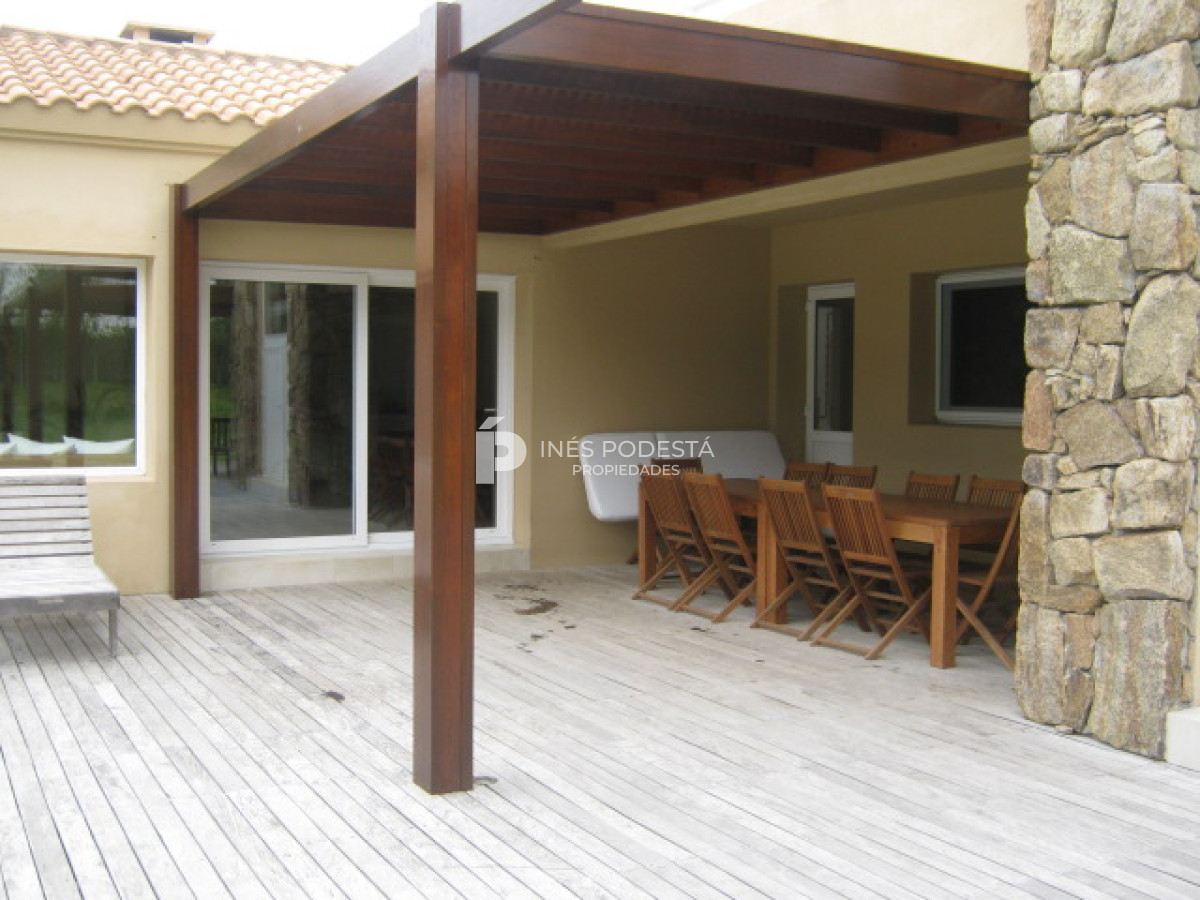 Casa ID.4321 - Rincón del Indio a 200 mts del  mar, 4 dorm y dep. de servicio