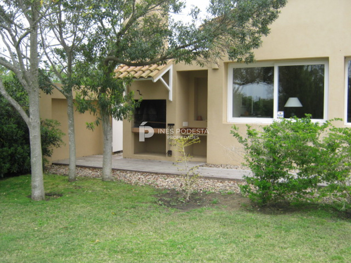 Casa ID.4321 - Rincón del Indio a 200 mts del  mar, 4 dorm y dep. de servicio