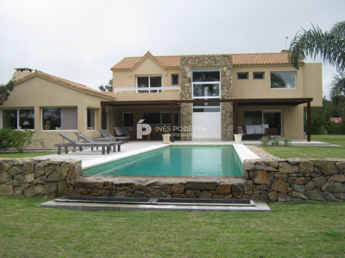 Casa ID.4321 - Rincón del Indio a 200 mts del  mar, 4 dorm y dep. de servicio