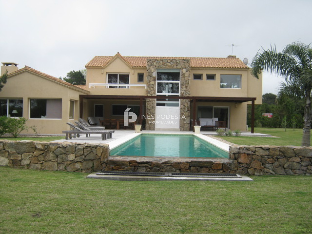 Casa ID.4321 - Rincón del Indio a 200 mts del  mar, 4 dorm y dep. de servicio