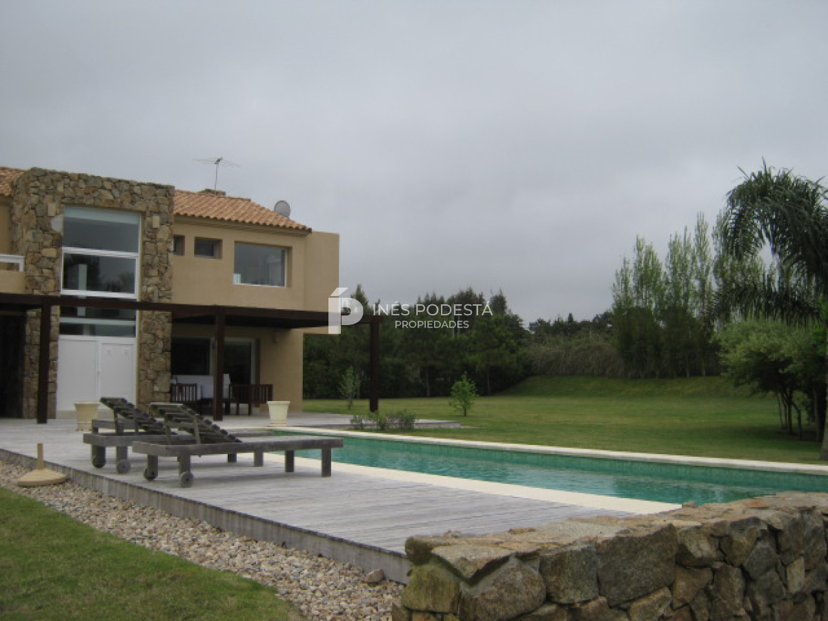 Casa ID.4321 - Rincón del Indio a 200 mts del  mar, 4 dorm y dep. de servicio