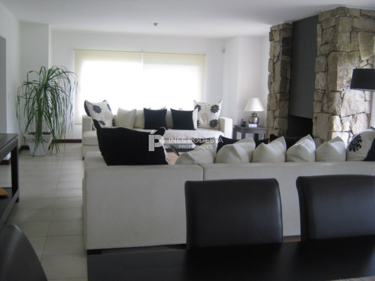 Casa ID.4321 - Rincón del Indio a 200 mts del  mar, 4 dorm y dep. de servicio