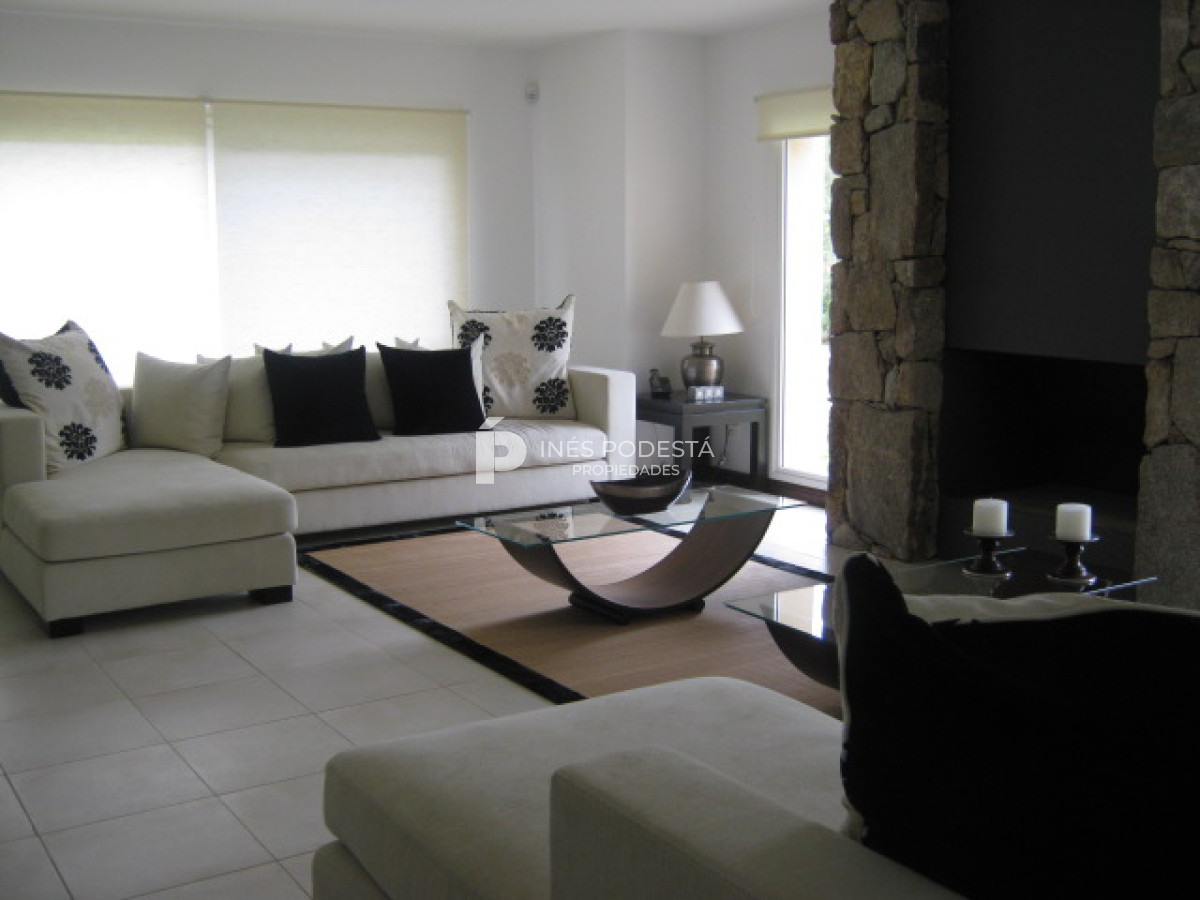 Casa ID.4321 - Rincón del Indio a 200 mts del  mar, 4 dorm y dep. de servicio
