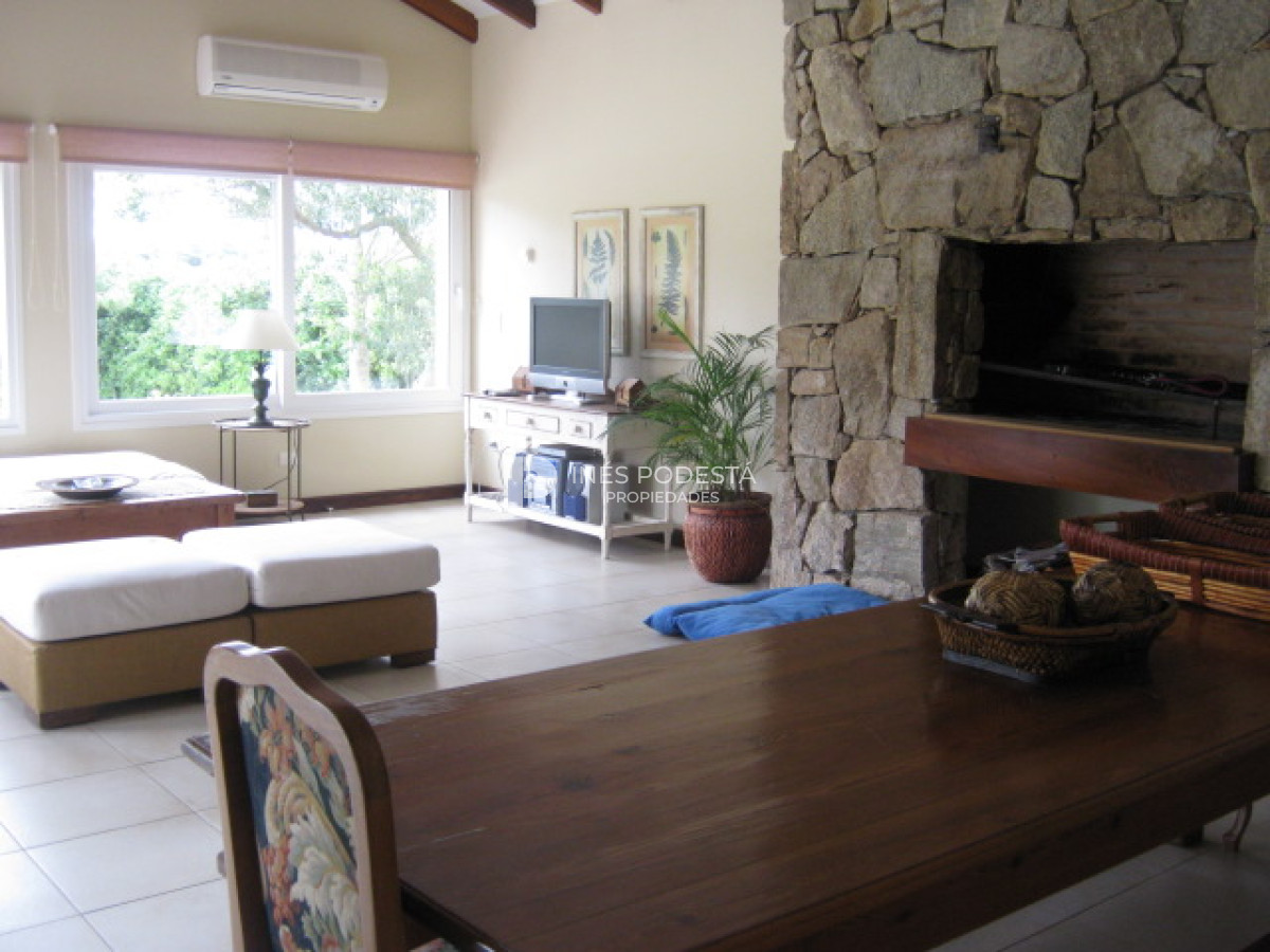 Casa ID.4321 - Rincón del Indio a 200 mts del  mar, 4 dorm y dep. de servicio