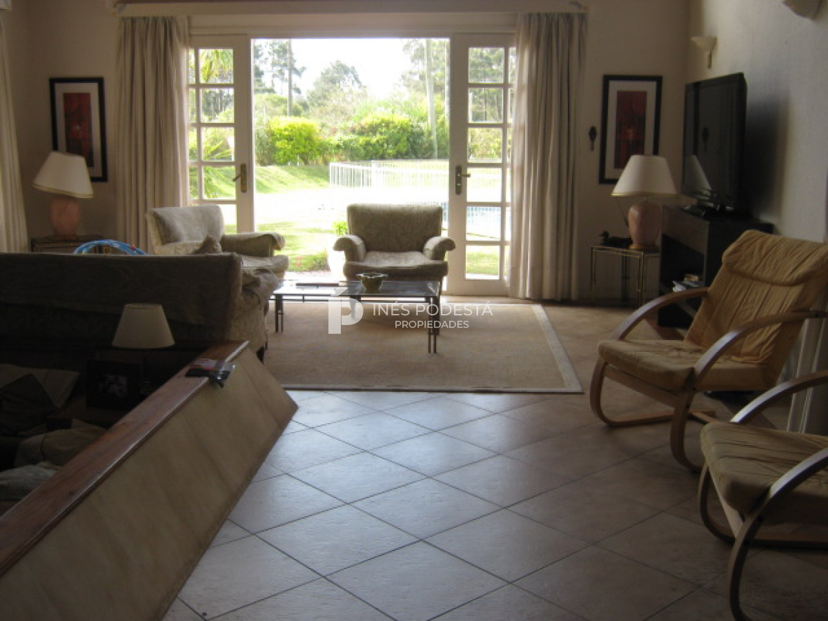 Casa ID.5067 - Muy buena propiedad muy cómoda en Jardines de Córdoba