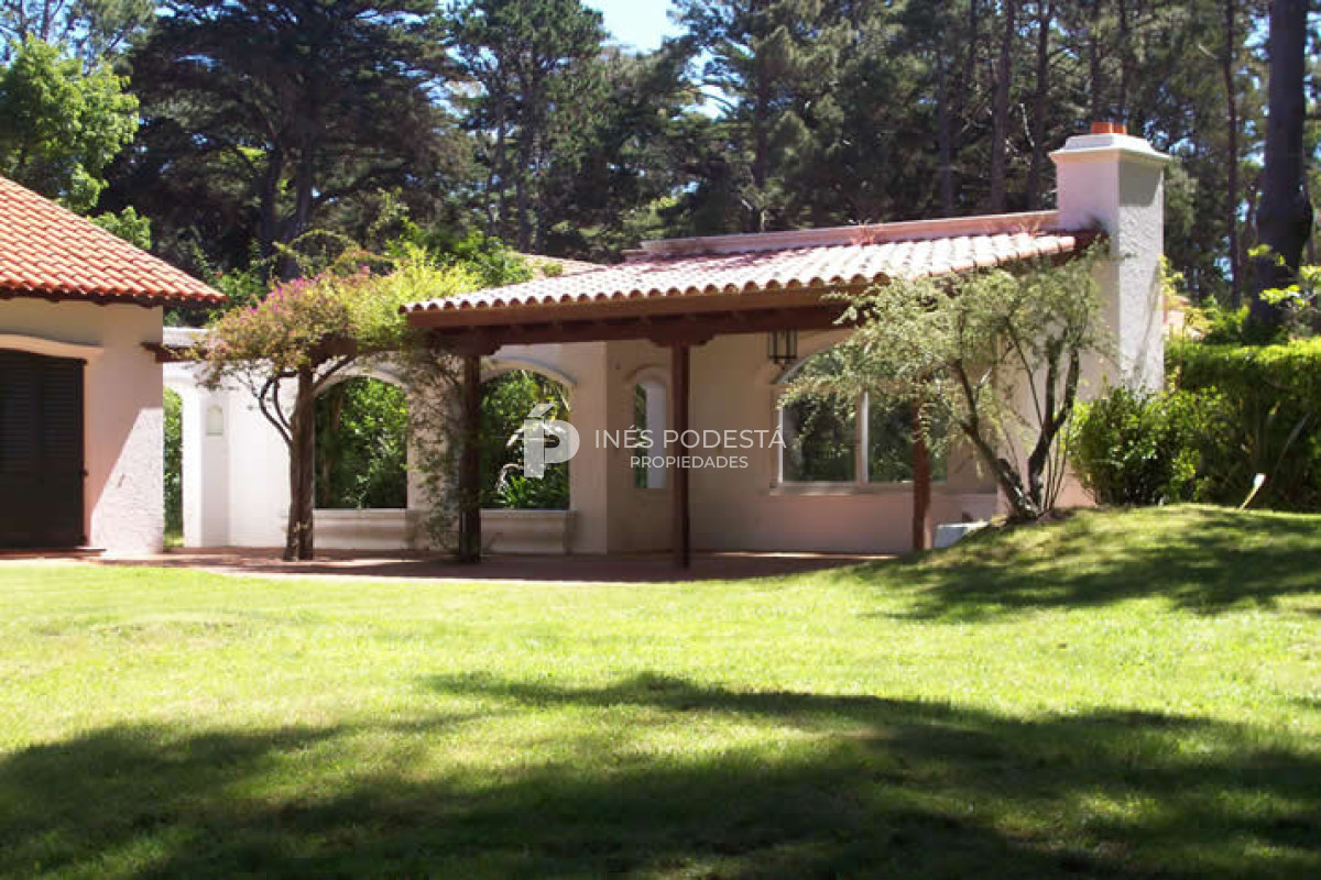 Casa ID.995 - Alquiler casa de 5 dormitorios 