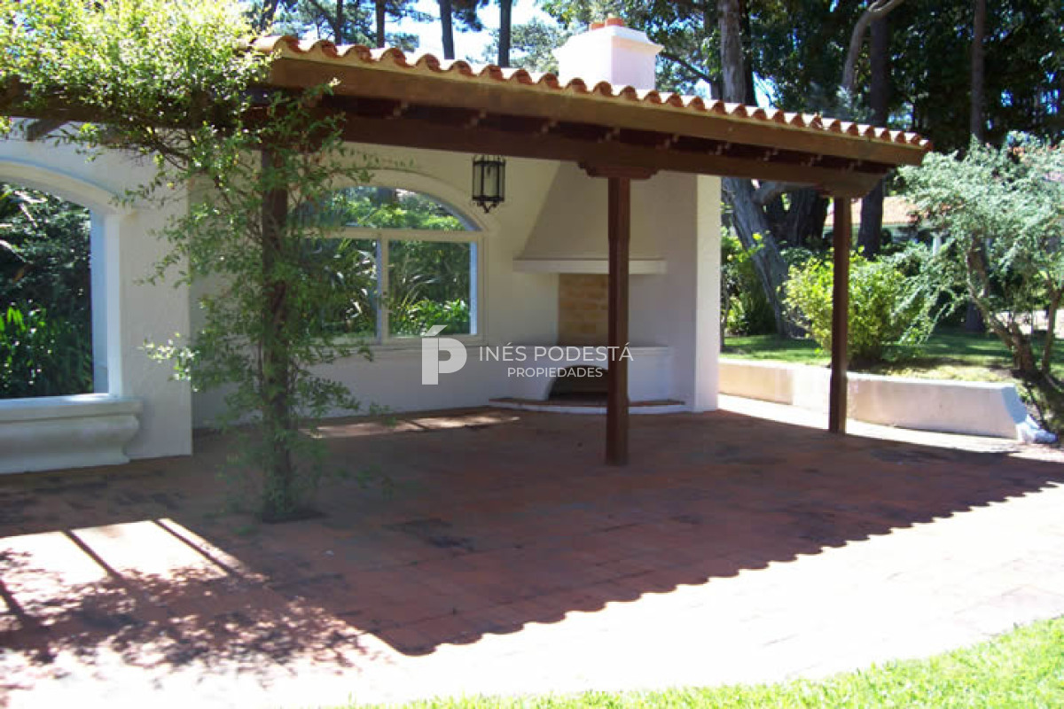 Casa ID.995 - Alquiler casa de 5 dormitorios 