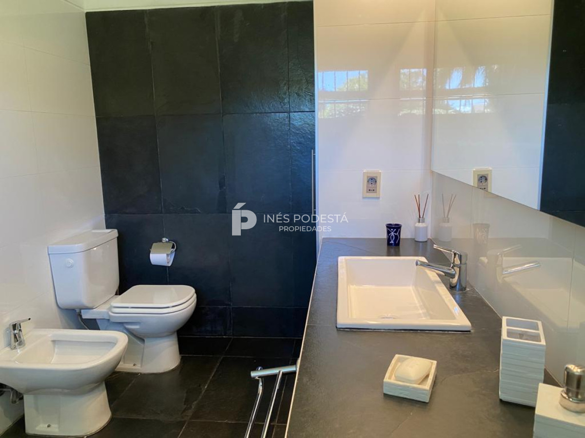 Casa ID.2080 - Mansa a 100 mts mar
