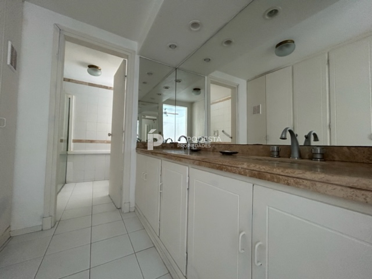 Casa ID.3837 - Pinares frente al mar, muy amplia con 6 suites más 2 dependencias de servicio
