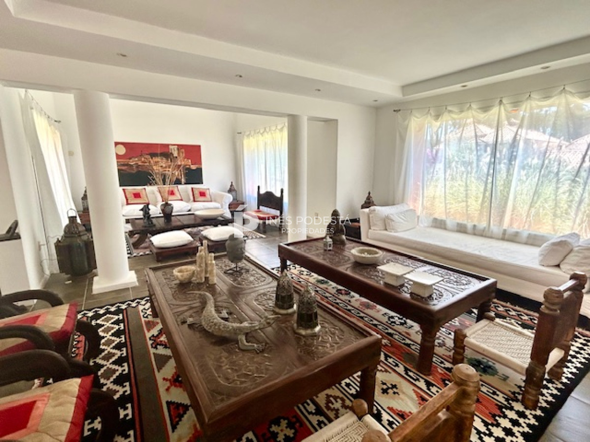 Casa ID.2699 - Alquiler en Manantiales 5 dormitorios y piscina 