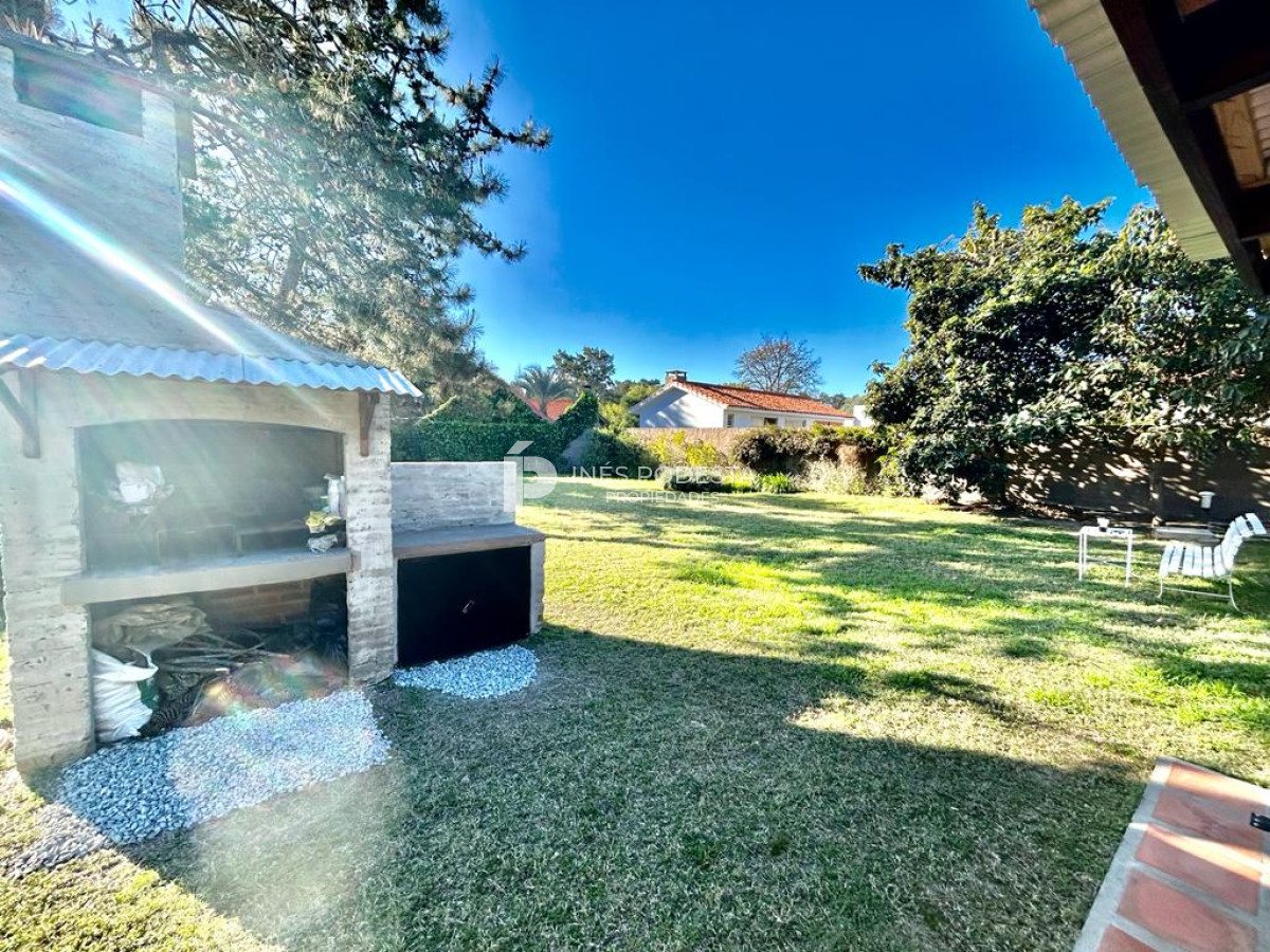 Casa ID.4792 - Alquiler Zona de colegios, 3 dormitorios y 2 baños, jardín cercado