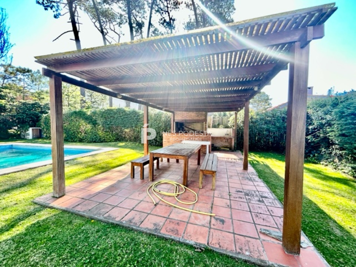 Casa ID.4223 - ALQUILER zona Punta Shopping, 4 dormitorios