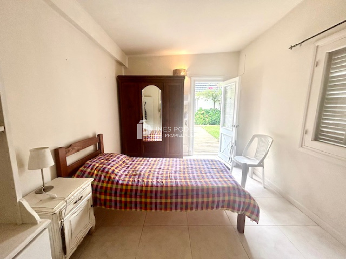 Casa ID.3804 - Casa en alquiler de 4 dormitorios más dependencia de servicio en Mansa 