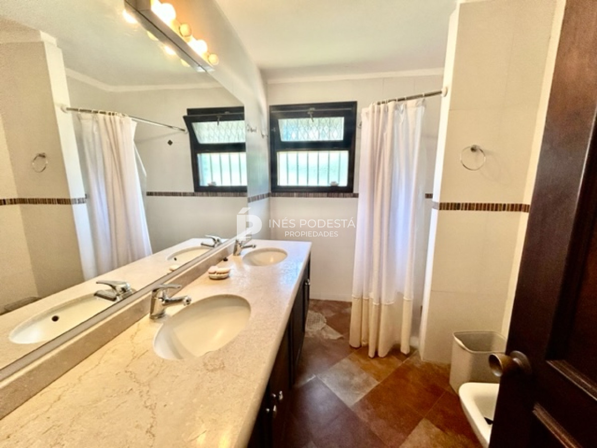 Casa ID.4223 - ALQUILER zona Punta Shopping, 4 dormitorios