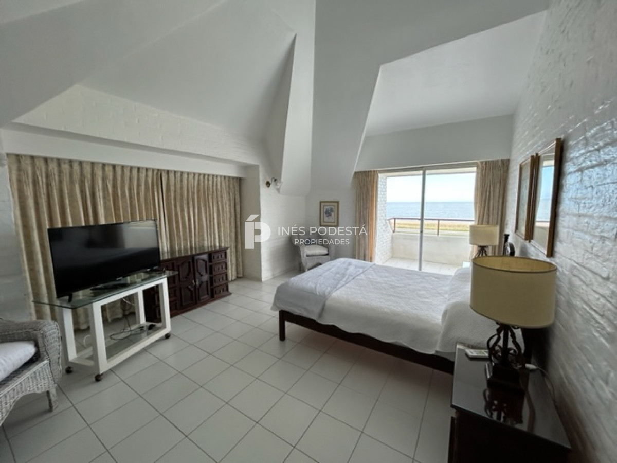 Casa ID.3837 - Pinares frente al mar, muy amplia con 6 suites más 2 dependencias de servicio