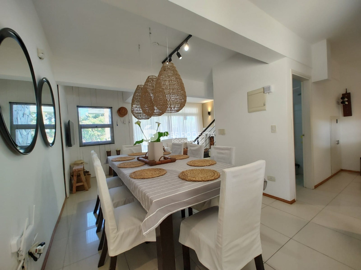 Casa ID.4910 - Apartamento en alquiler de 3 dormitorios en Manantiales 