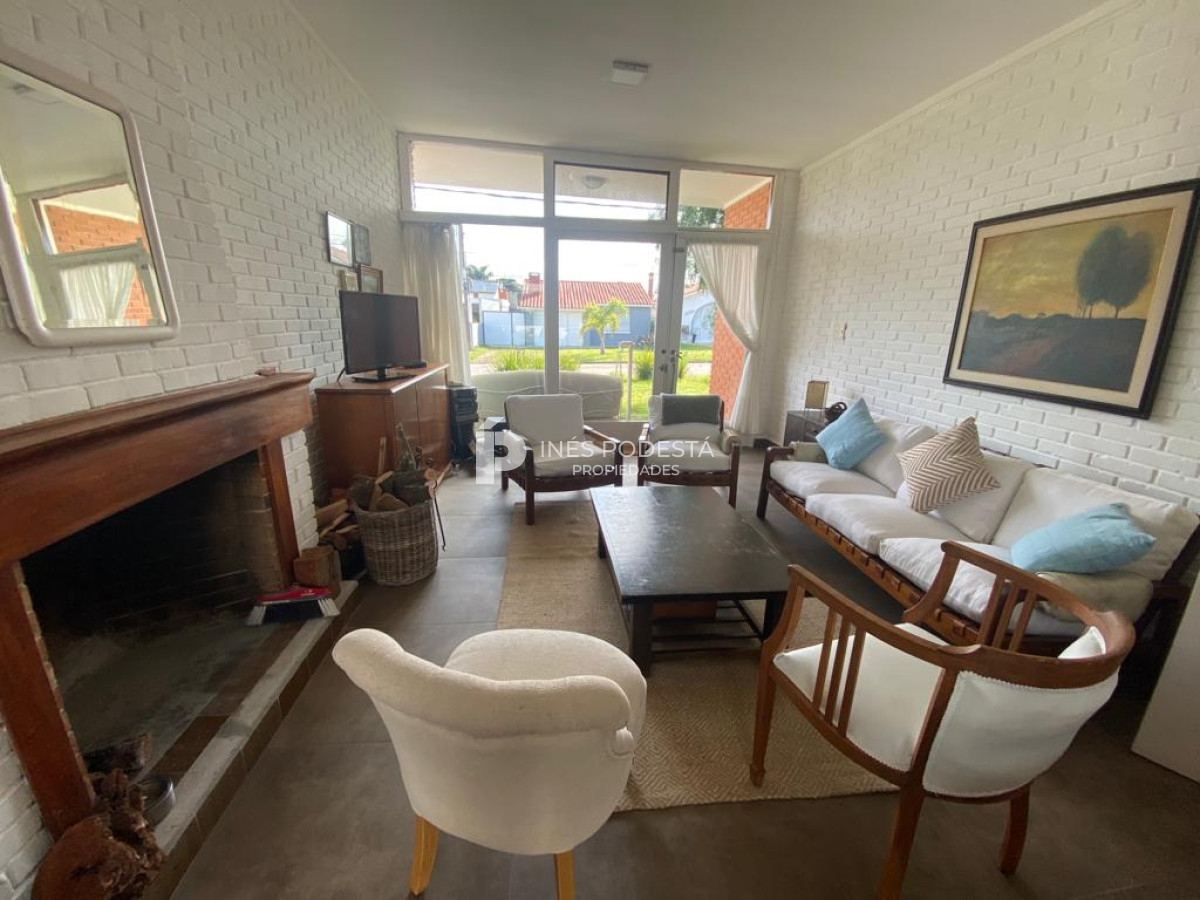 Casa ID.4276 - Alquiler en Mansa, próximo al mar con 3 dormitorios y 2 baños reciclada