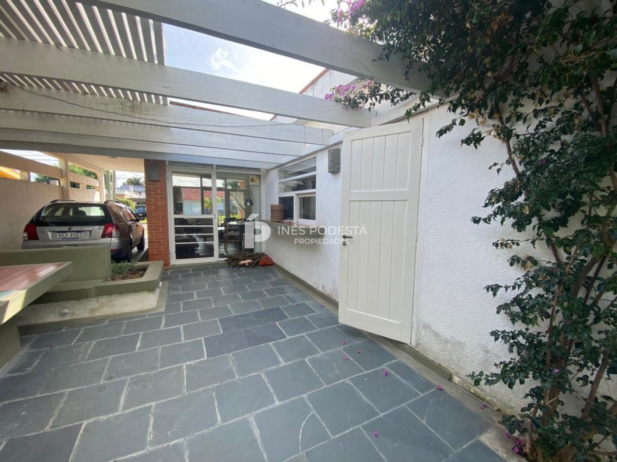 Casa ID.4276 - Alquiler en Mansa, próximo al mar con 3 dormitorios y 2 baños reciclada