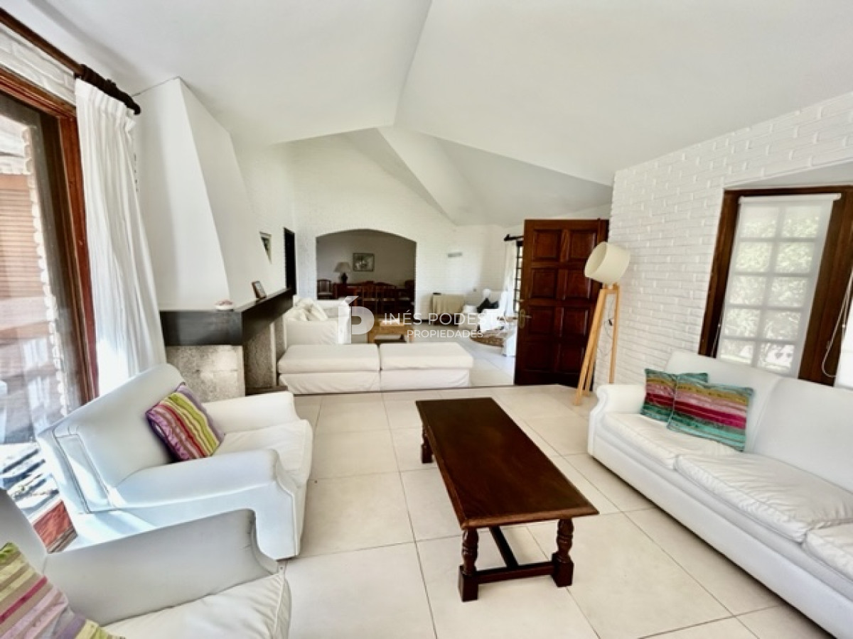 Casa ID.4223 - ALQUILER zona Punta Shopping, 4 dormitorios