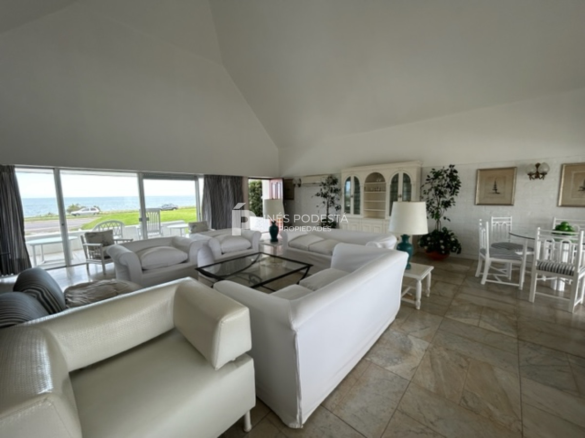 Casa ID.3837 - Pinares frente al mar, muy amplia con 6 suites más 2 dependencias de servicio