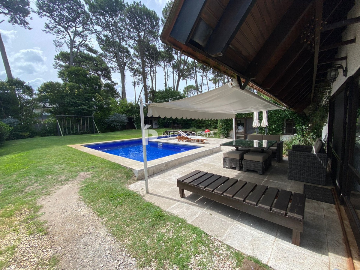 CASA VENTA Y ALQUILER DE TEMPORADA 4 DORMITORIOS Y DEPENDENCIA 