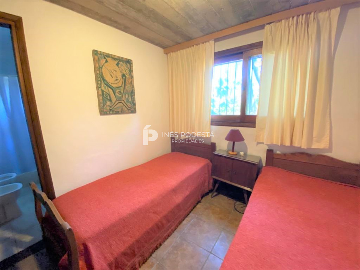 Casa ID.516 - Casa con 4 dormitorios y dep. de servicio con piscina a 100 mts mar