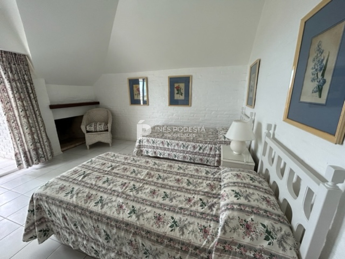 Casa ID.3837 - Pinares frente al mar, muy amplia con 6 suites más 2 dependencias de servicio