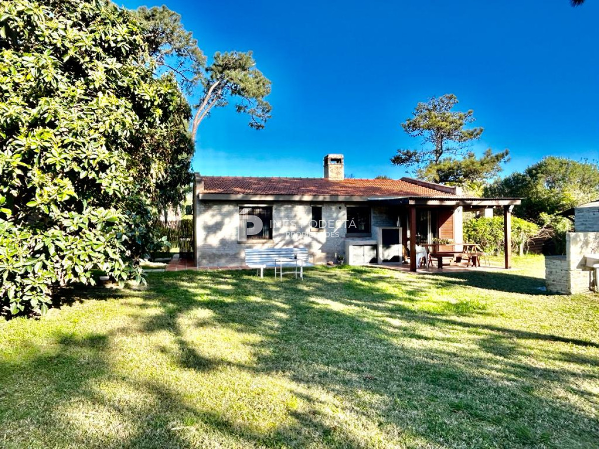 Casa ID.4792 - Alquiler Zona de colegios, 3 dormitorios y 2 baños, jardín cercado