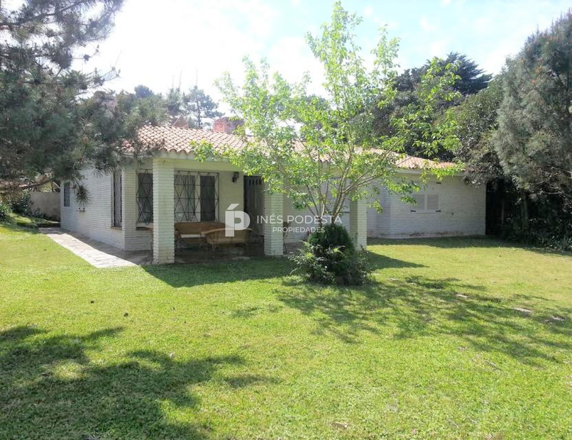 casa en cantegril , muy cÓmoda , buen parque y parrillero - ipd7216c