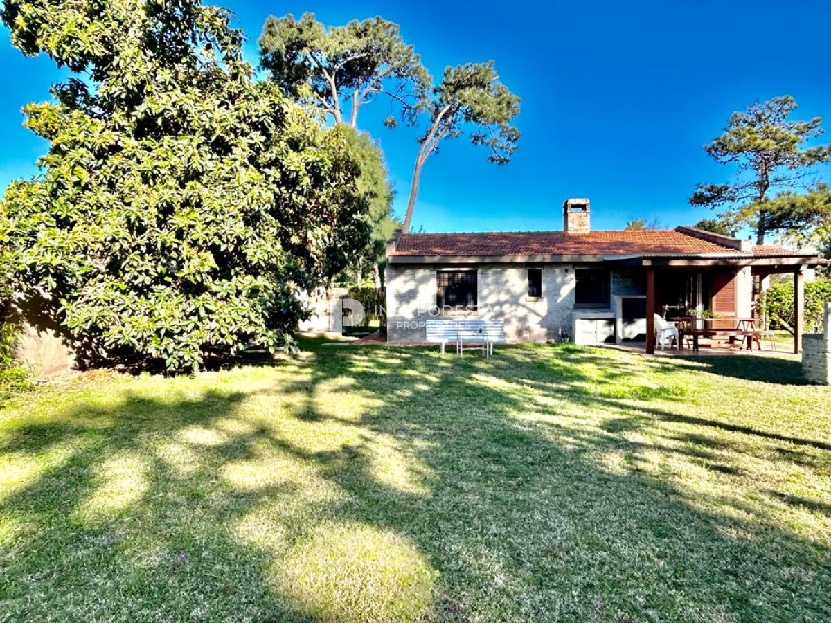 Casa ID.4792 - Alquiler Zona de colegios, 3 dormitorios y 2 baños, jardín cercado