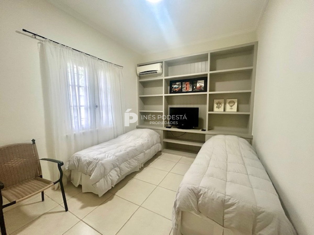 Casa ID.3804 - Casa en alquiler de 4 dormitorios más dependencia de servicio en Mansa 