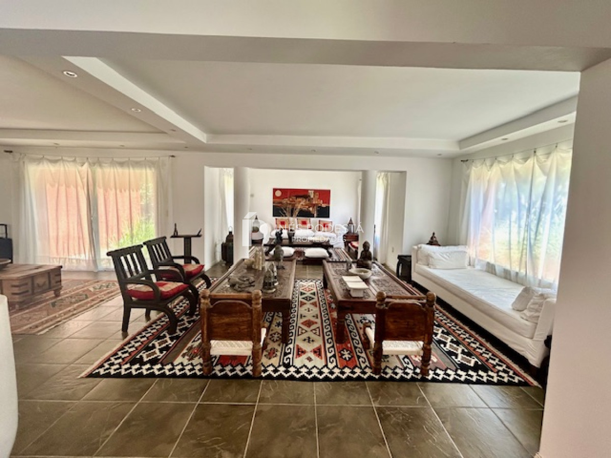 Casa ID.2699 - Alquiler en Manantiales 5 dormitorios y piscina 