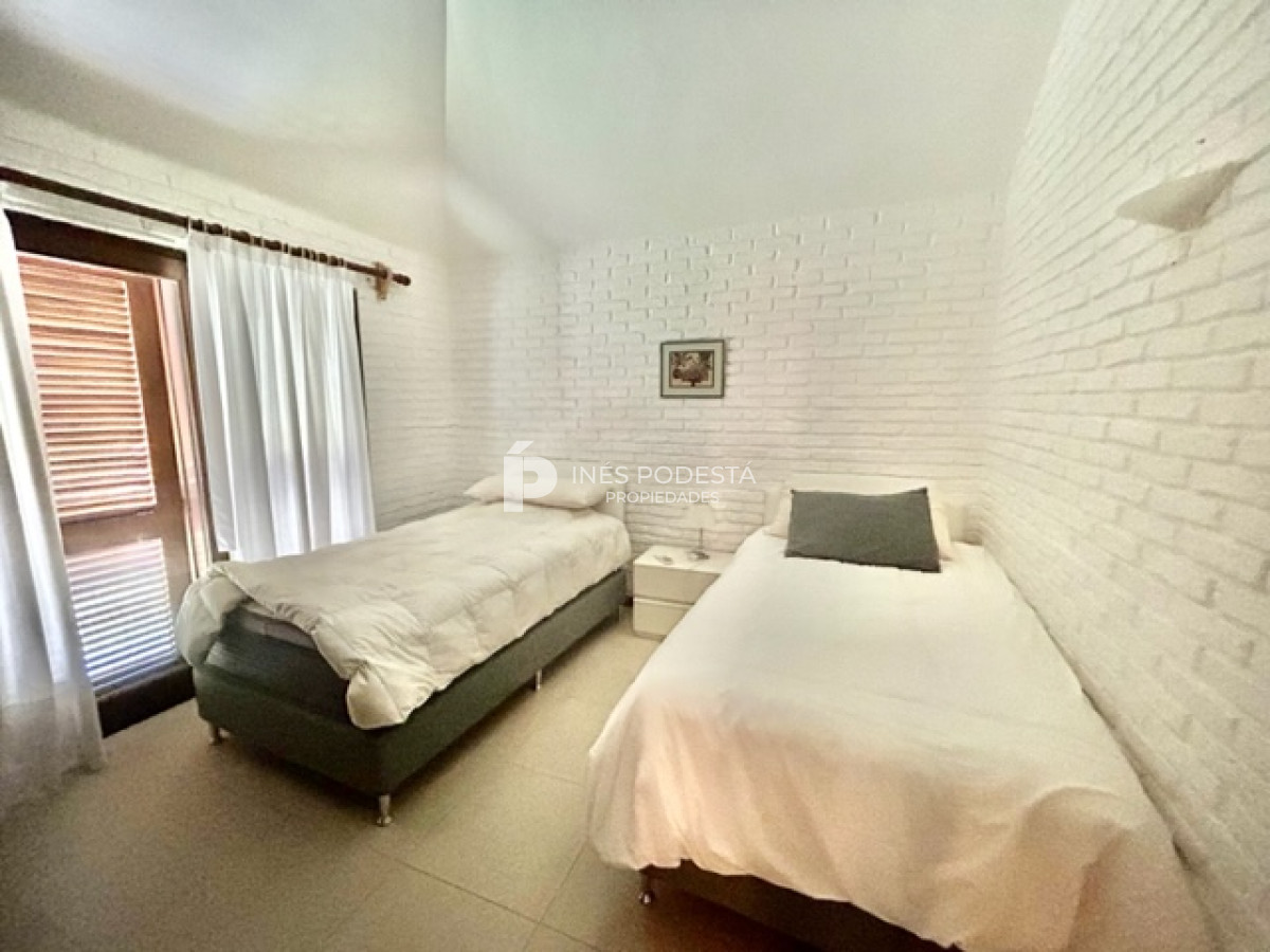 Casa ID.4223 - ALQUILER zona Punta Shopping, 4 dormitorios