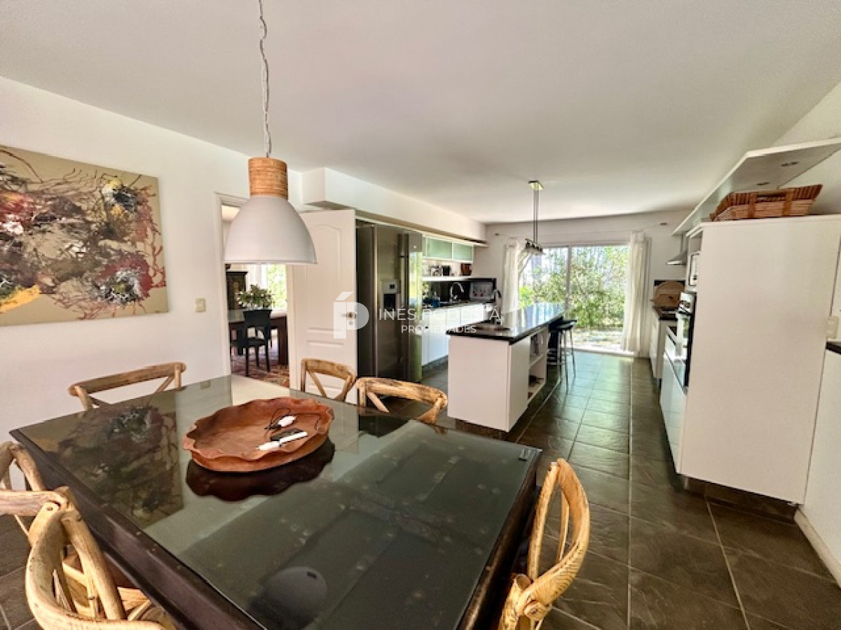 Casa ID.2699 - Alquiler en Manantiales 5 dormitorios y piscina 
