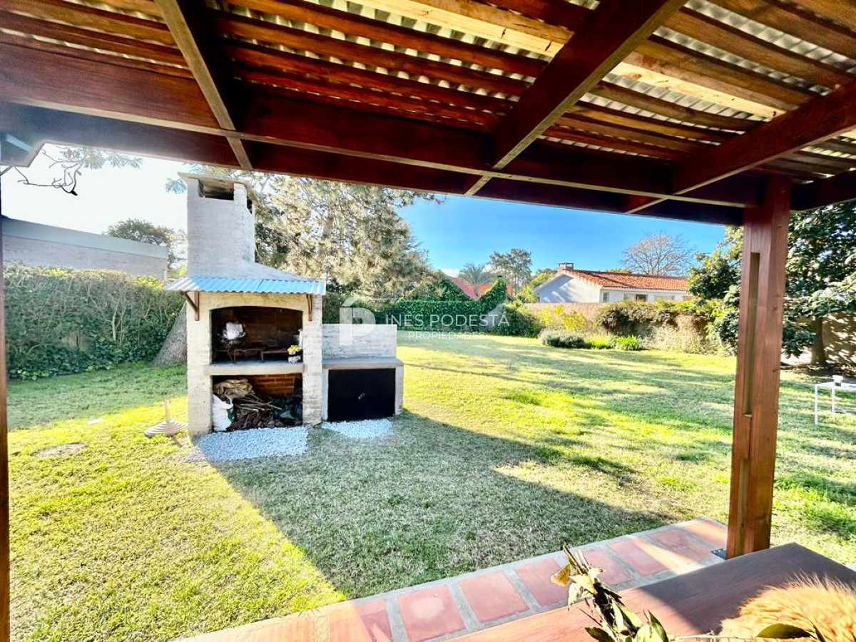 Casa ID.4792 - Alquiler Zona de colegios, 3 dormitorios y 2 baños, jardín cercado