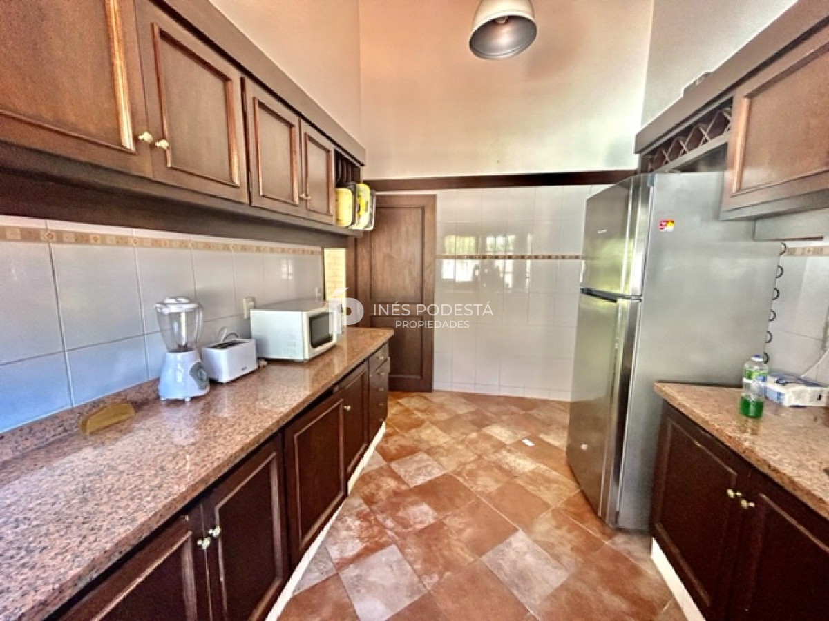 Casa ID.4223 - ALQUILER zona Punta Shopping, 4 dormitorios