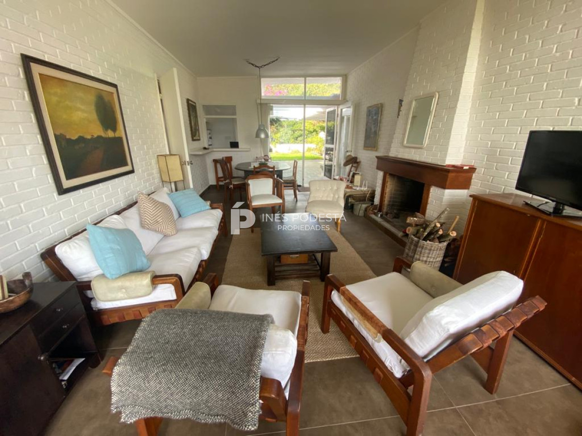 Casa ID.4276 - Alquiler en Mansa, próximo al mar con 3 dormitorios y 2 baños reciclada