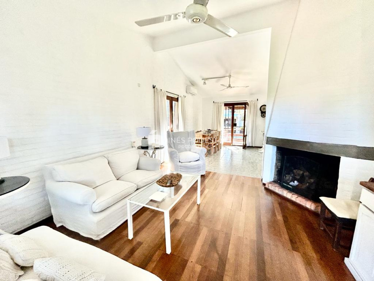 Casa ID.4792 - Alquiler Zona de colegios, 3 dormitorios y 2 baños, jardín cercado
