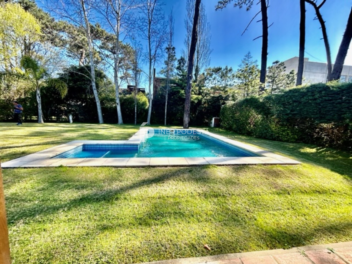 Casa ID.4223 - ALQUILER zona Punta Shopping, 4 dormitorios