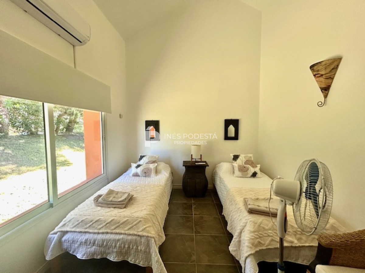 Casa ID.2699 - Alquiler en Manantiales 5 dormitorios y piscina 