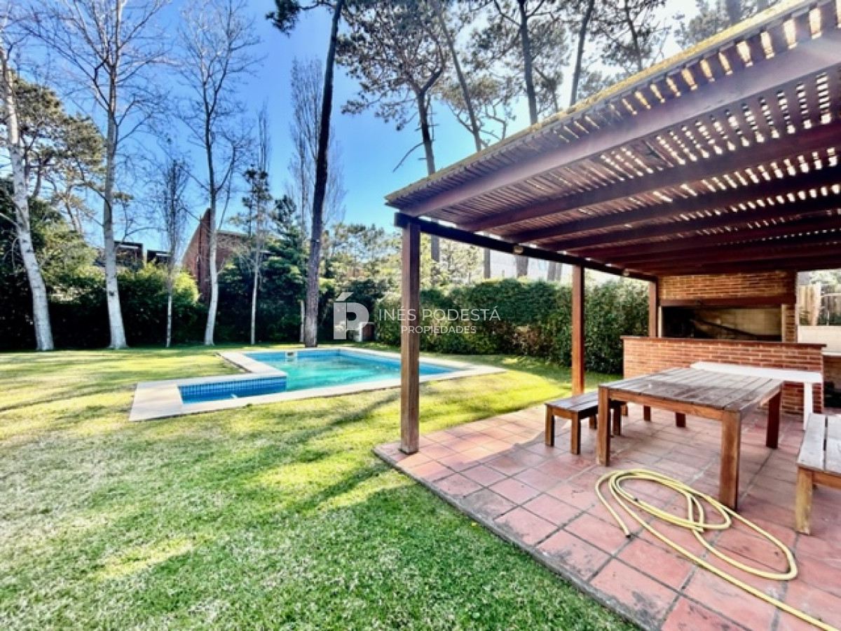 Casa ID.4223 - ALQUILER zona Punta Shopping, 4 dormitorios
