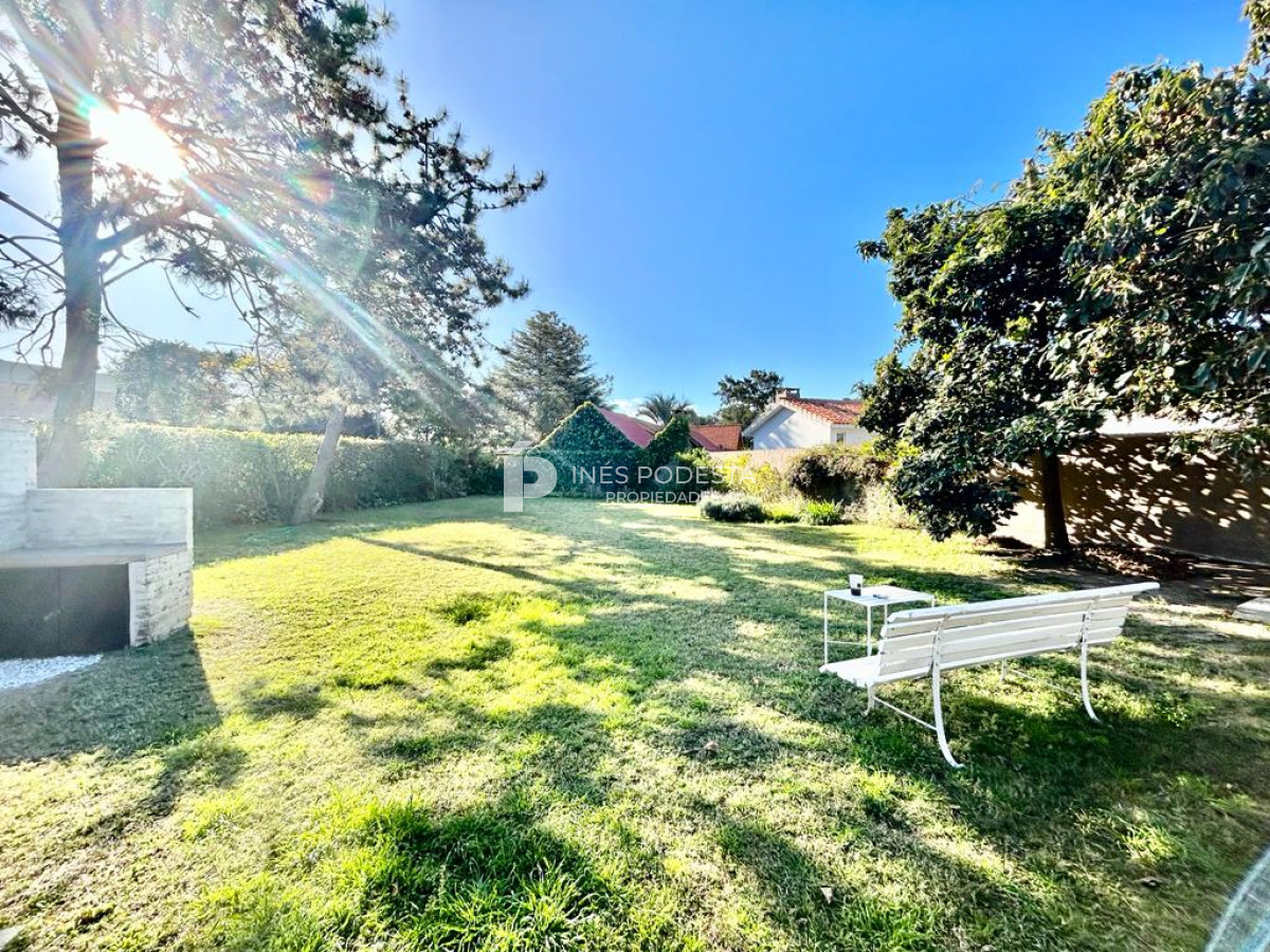 Casa ID.4792 - Alquiler Zona de colegios, 3 dormitorios y 2 baños, jardín cercado