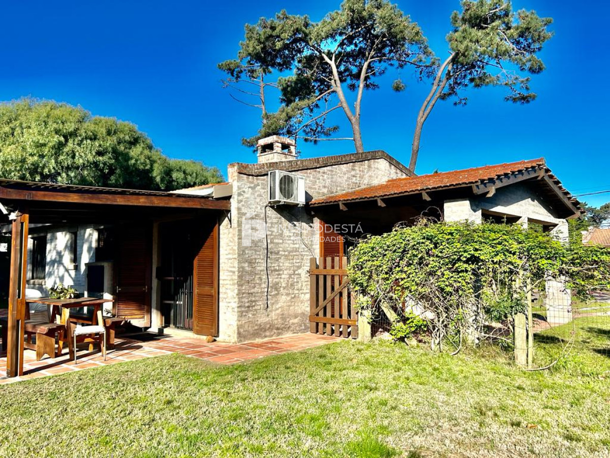 Casa ID.4792 - Alquiler Zona de colegios, 3 dormitorios y 2 baños, jardín cercado
