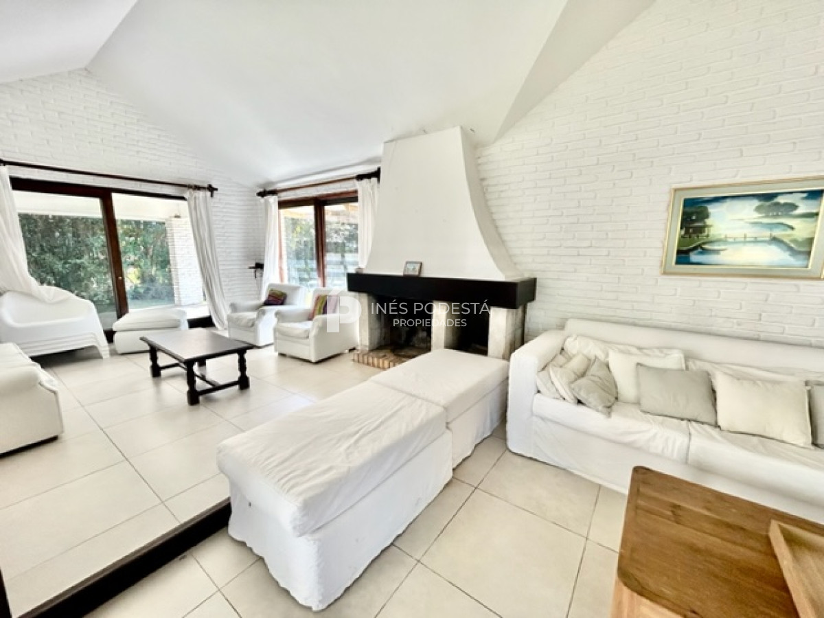 Casa ID.4223 - ALQUILER zona Punta Shopping, 4 dormitorios