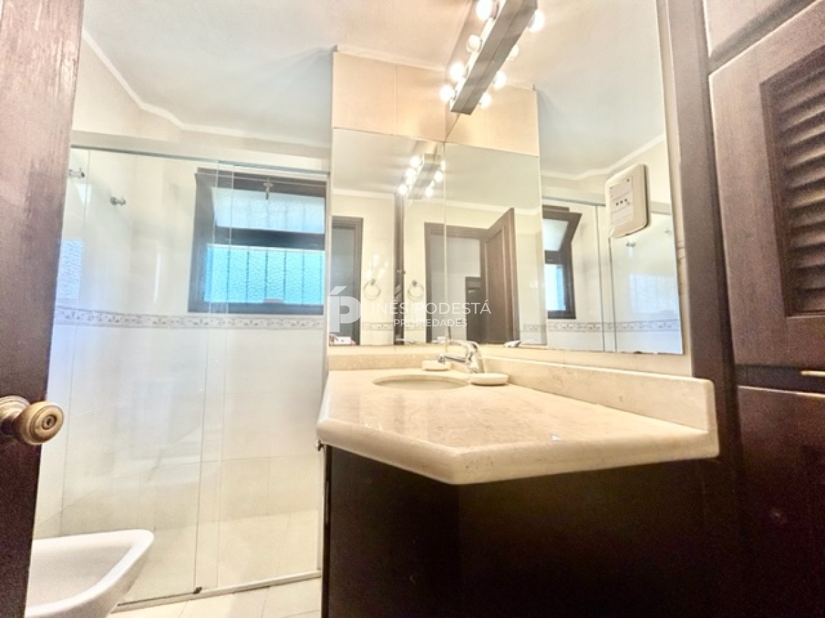 Casa ID.4223 - ALQUILER zona Punta Shopping, 4 dormitorios