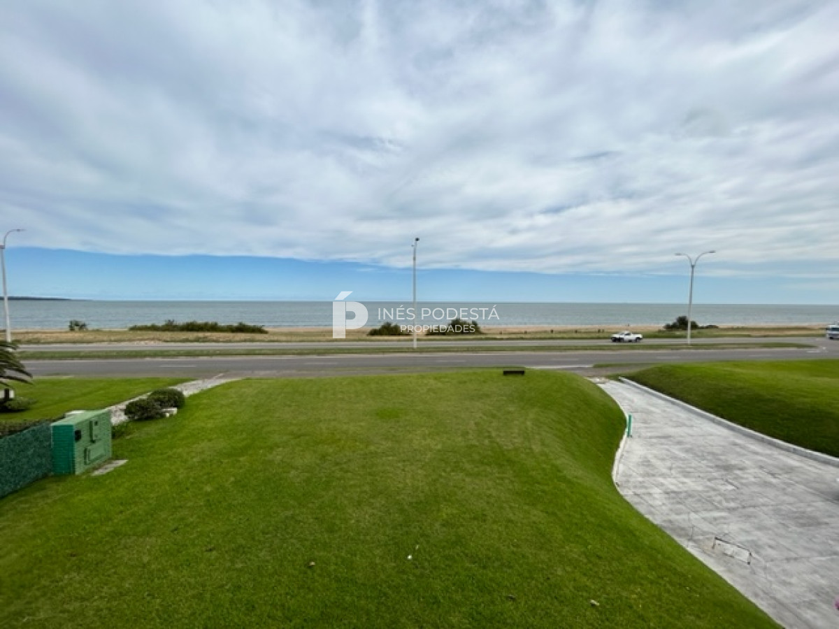 Casa ID.3837 - Pinares frente al mar, muy amplia con 6 suites más 2 dependencias de servicio