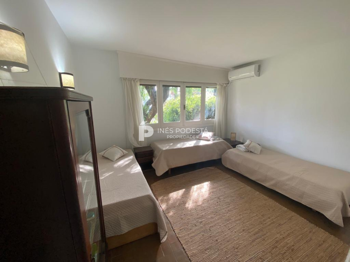 Casa ID.4276 - Alquiler en Mansa, próximo al mar con 3 dormitorios y 2 baños reciclada